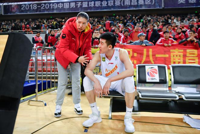 专访｜上海女篮主帅展淑萍她是教练、设计师更是一位母亲(图9)