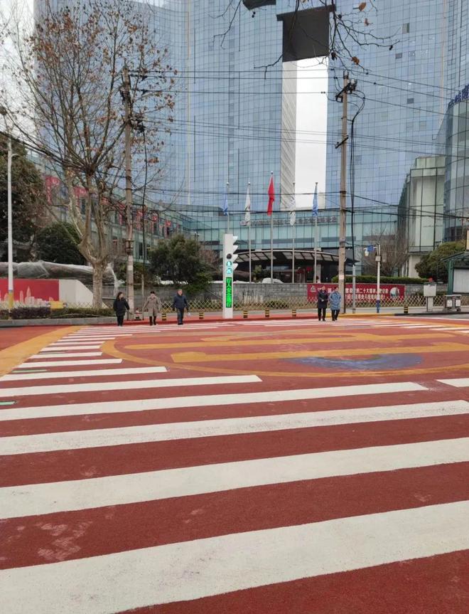 安顺这几条“网红”斑马线已开始启用！设计注入安顺元素备受市民关注(图1)
