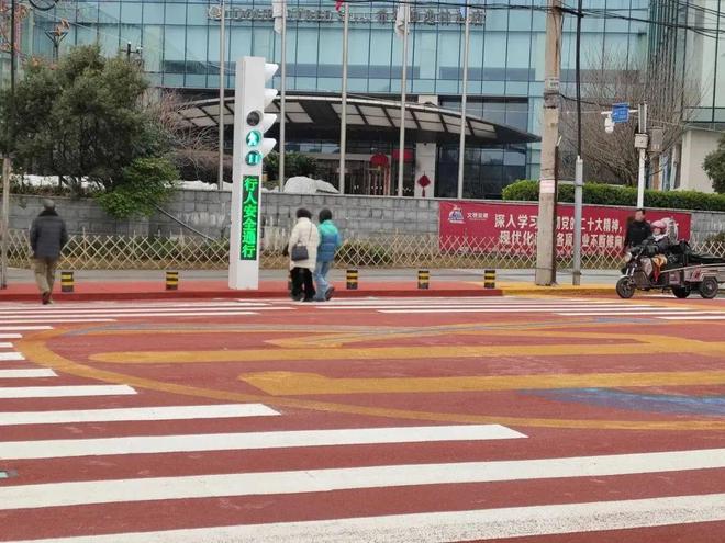 安顺这几条“网红”斑马线已开始启用！设计注入安顺元素备受市民关注(图3)