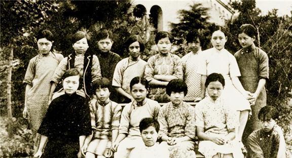 张爱玲嫁给大30岁的赖雅是设计还是真爱？继女：那女人不可理喻(图2)