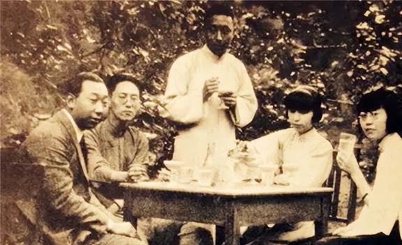 张爱玲嫁给大30岁的赖雅是设计还是真爱？继女：那女人不可理喻(图4)