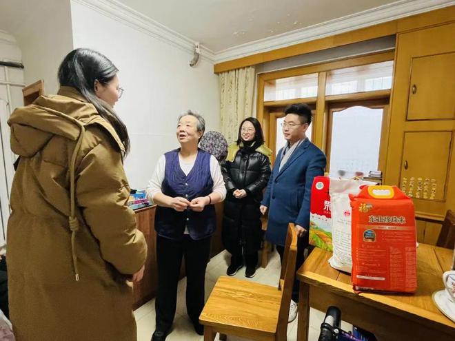 民盟河东区委会商务支部开展“新春送祝福 佳节送温暖”活动(图2)